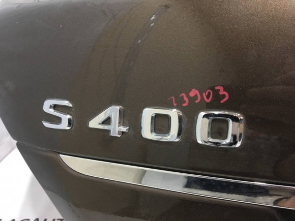 Эмблема надпись S400 крышки багажника Mercedes W221 2218170515