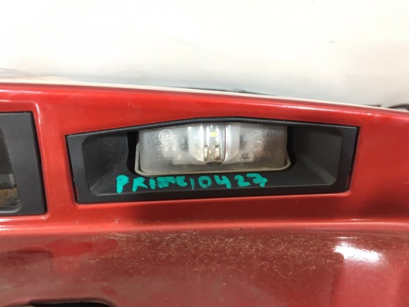 Подсветка номера прав Toyota Prius prime 16- 81270-33110