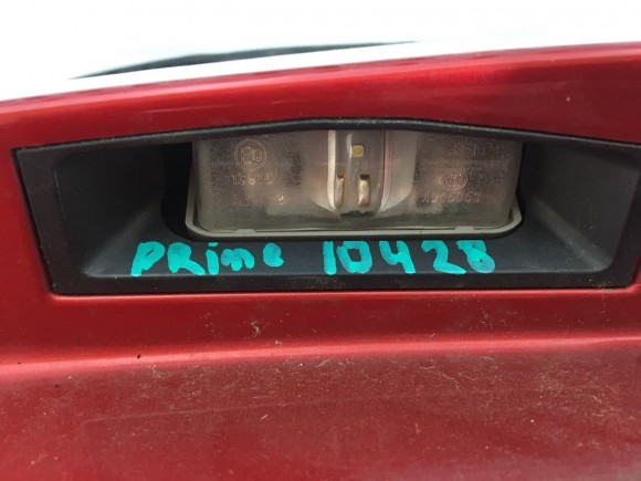 Подсветка номера лев Toyota Prius prime 16- 81270-33110