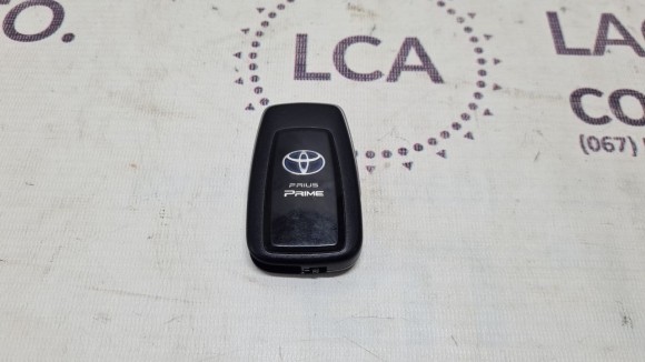 Ключ Toyota Prius prime 16- smart 4 кнопки 8990447460