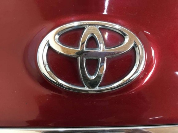Эмблема TOYOTA крышки багажника Toyota Camry v55 15-17 usa 75431-02080