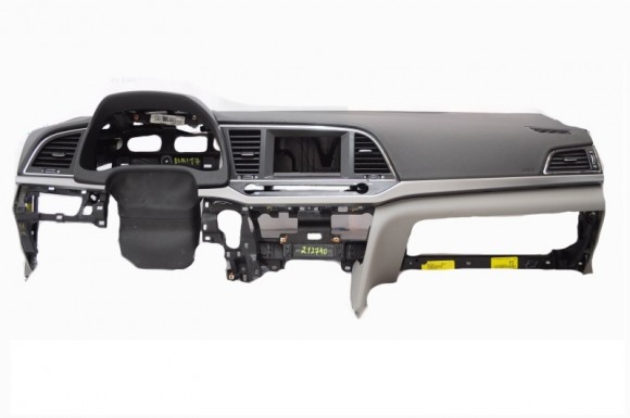 Торпедо передняя панель голая Hyundai Elantra AD 17-18 дорест, черный с сер встав 84710F3301TRY