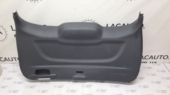 Обшивка двери багажника нижняя Ford Escape MK3 17-19 рест, черн, потерта, царапины, сломано крепление GJ5Z7842906AD