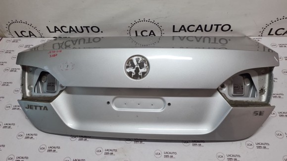 Крышка багажника VW Jetta 11-14 USA вмятины 5C6827025E